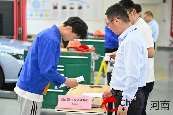 九游娱乐网站：河南交通技师学院汽车工程系开展学生技能竞赛活动(图2)