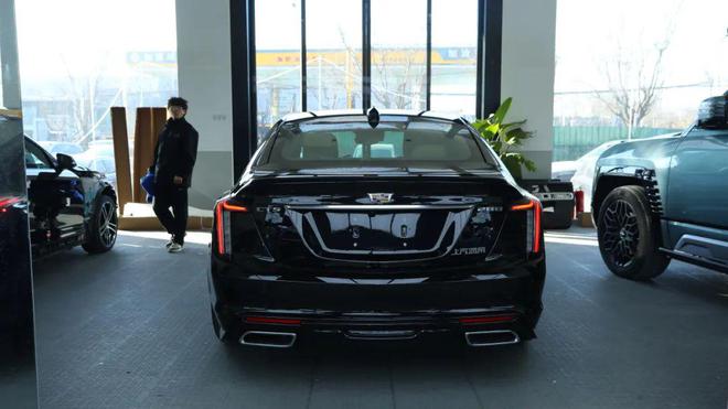 九游娱乐网站：美系豪华轿车——凯迪拉克CT5贴完隐形车衣颜值锦上添花(图6)