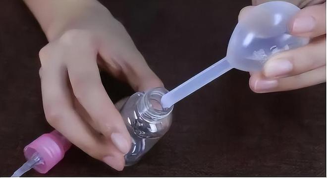 九游娱乐网站：开塞露不仅可以用来通便在这4件事上都是个宝贝妙用多(图21)