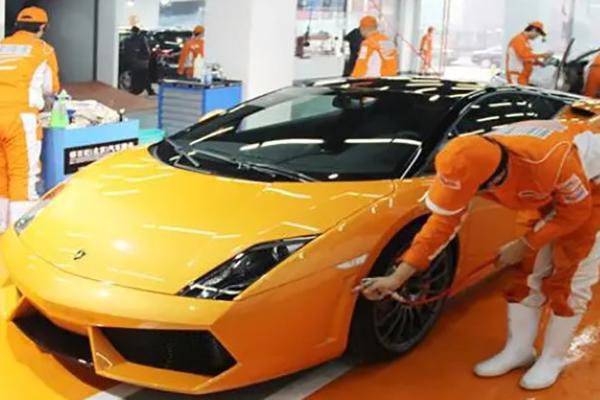九游娱乐网站：为何越来越多人选择汽车美容？专家深度解析(图2)