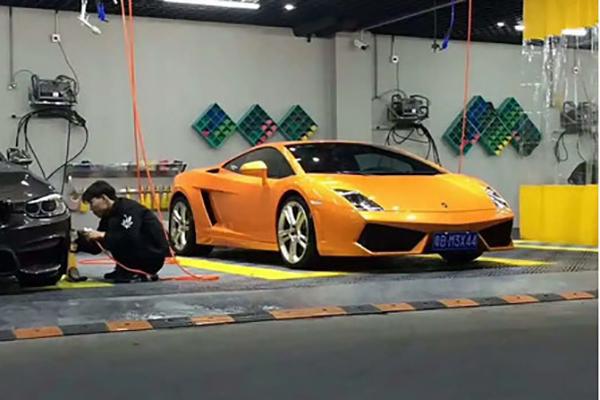 九游娱乐网站:为何越来越多人选择汽车美容?专家深度解析