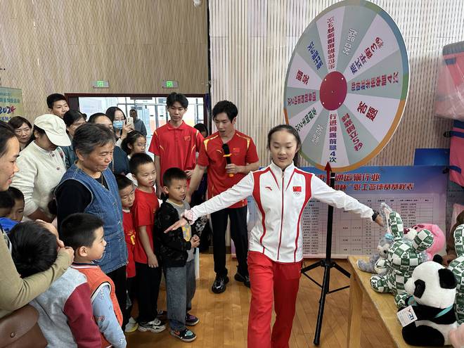 九游娱乐平台：2024年湖南省体操运动U系列少儿选材巡回赛・岳阳站盛大开幕(图2)