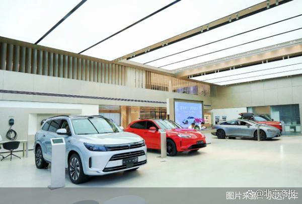 九游娱乐：关店、退网!汽车经销商难再“躺赚”靠转卖新能源、洗车贴膜副业(图2)