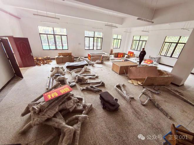 九游娱乐：爱心俱乐部向正安三中：捐赠价值7万元体育训练器材(图3)