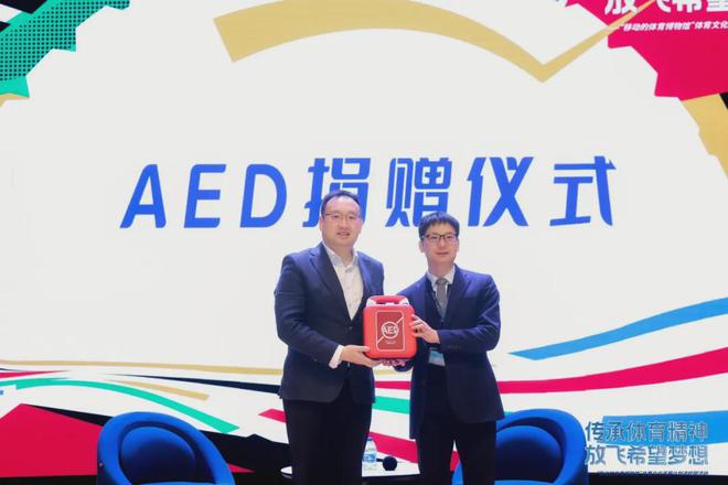 九游娱乐：沃尔沃汽车“移动的体育博物馆”驶入上海闵行区诺达双语学校(图2)