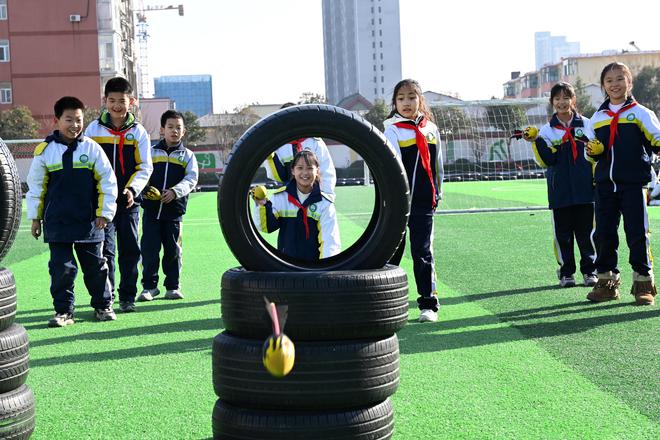 九游娱乐网站：邢台市马路街小学荣膺“国际田联少儿趣味田径实验学校”称号(图5)