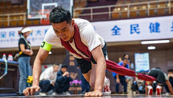 九游娱乐网站：年终稿2024全民健身“新”意满满