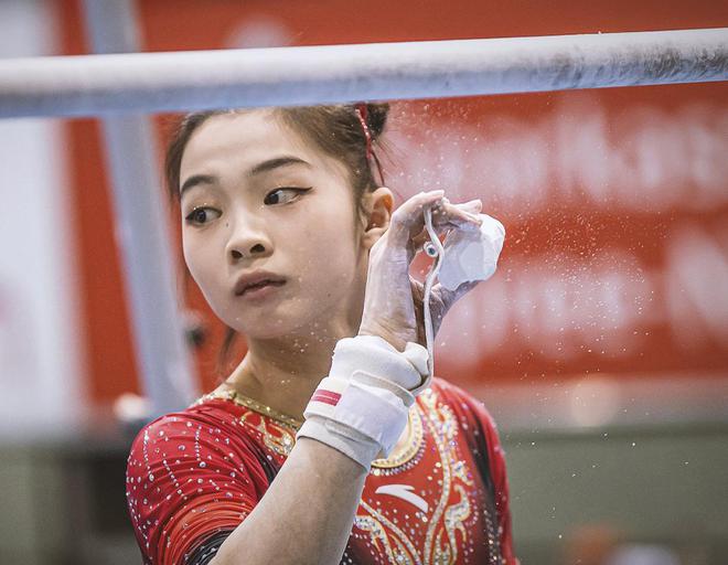 九游娱乐平台：恭喜！中国体操又一16岁美女新星崛起：首次出征大赛夺冠+获3奖牌(图4)