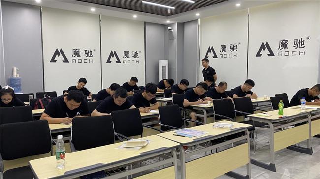 九游娱乐网站：魔驰美车汽车膜连锁品牌开启非凡汽车美容体验(图2)