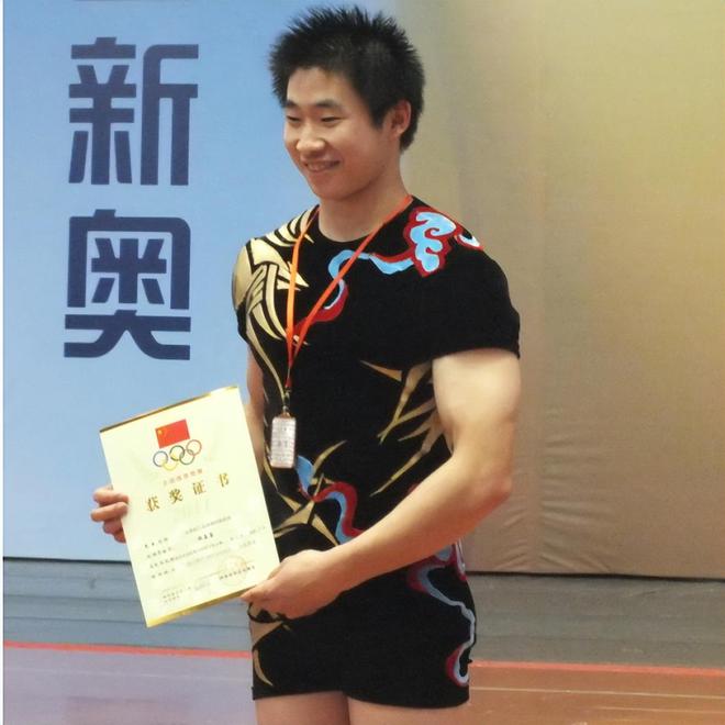 九游娱乐网站：身高仅1米37的奥运冠军20岁迎来二次发育退役多年她过得如何(图2)