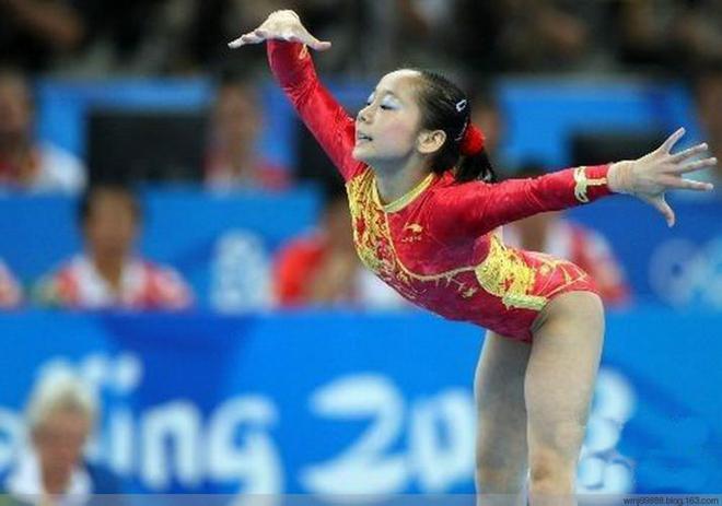 九游娱乐网站：身高仅1米37的奥运冠军20岁迎来二次发育退役多年她过得如何(图12)