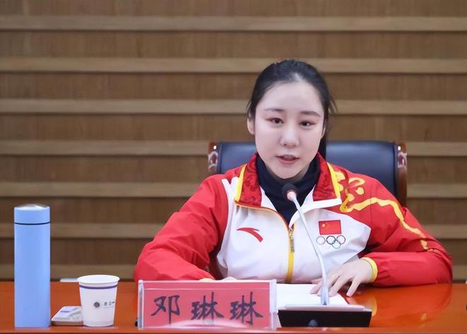 九游娱乐网站：身高仅1米37的奥运冠军20岁迎来二次发育退役多年她过得如何(图27)