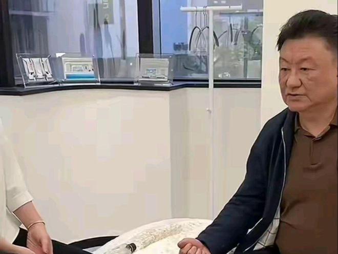九游娱乐：59岁金龟子日本高端美容61岁王宁换血曝手术全过程价格不菲(图3)