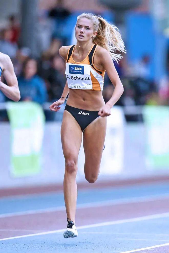 九游娱乐平台：不用被迫穿性感紧身衣了！法国体操女运动员可多穿10厘米布料！(图6)