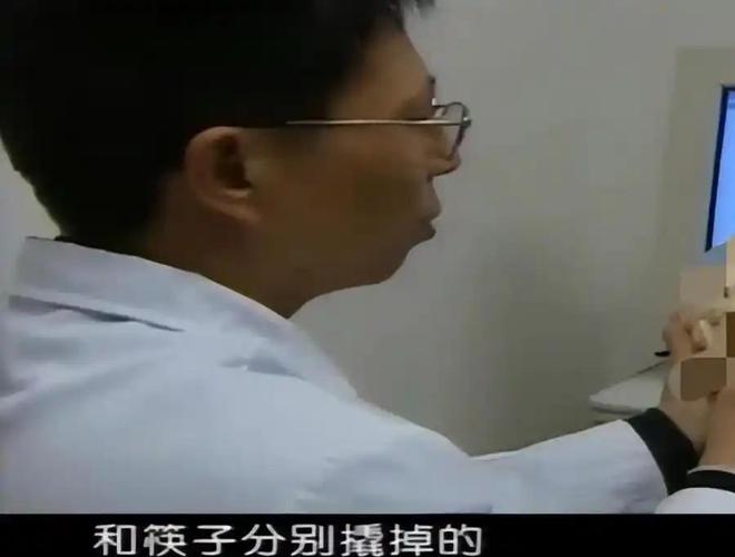 九游娱乐网站：人狠起来究竟有多可怕？15岁女孩受虐5年被利器撬掉所有牙齿！(图6)