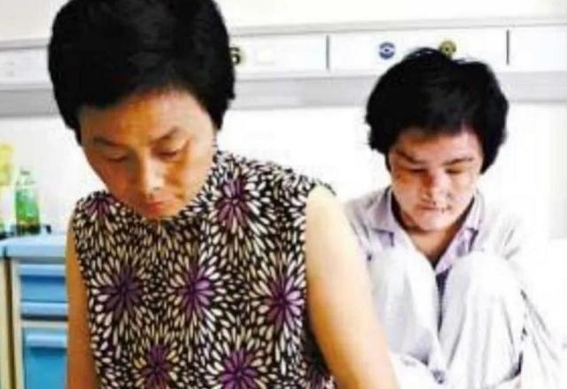 九游娱乐网站：人狠起来究竟有多可怕？15岁女孩受虐5年被利器撬掉所有牙齿！(图9)