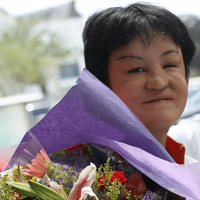 九游娱乐网站：人狠起来究竟有多可怕？15岁女孩受虐5年被利器撬掉所有牙齿！(图11)