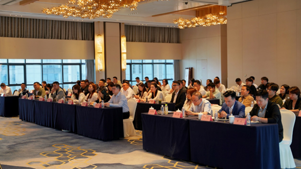 九游娱乐平台：灵犀科技携手中国汽车流通协会圆满举办汽车营销创新论坛(图2)