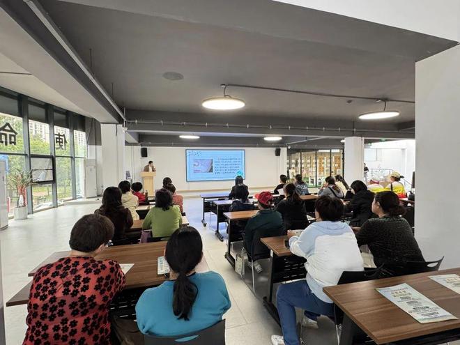 九游娱乐：德州市中医院医美中心开展“健康护肤科学医美”皮肤护理专题讲座(图2)