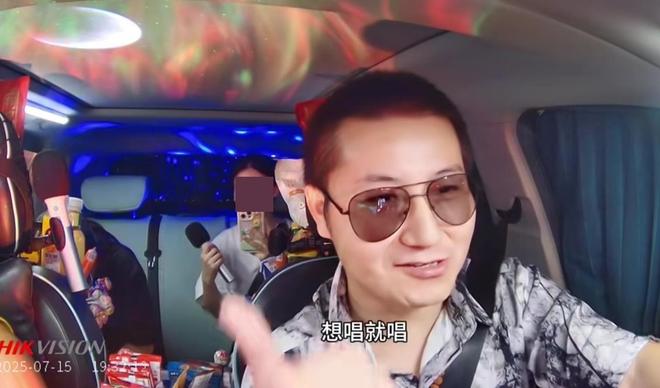 九游娱乐平台：深圳有台“KTV网约车”供乘客免费唱歌车主：许多人舍不得下车有人为了唱歌特意改行程