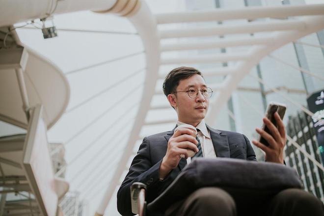 九游娱乐平台：2878万债务危机王自如的逆袭之路引关注！