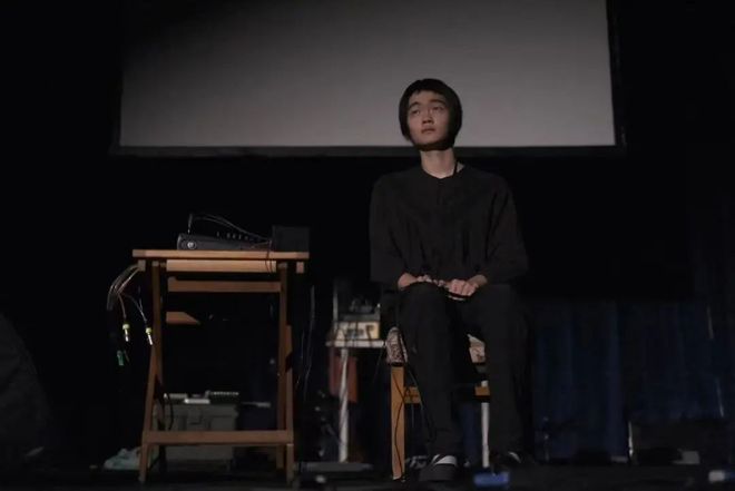 九游娱乐：案例｜“你和我”：三年亏近百万一个高中辍学生的实验音乐乌托邦(图2)