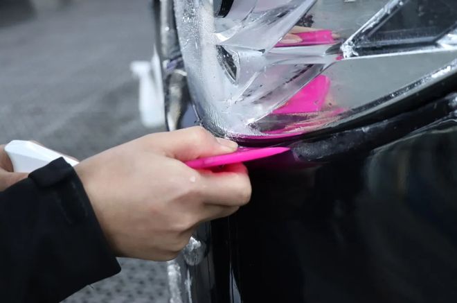 九游娱乐：给林肯领航员穿上“隐形战甲”BOP爱国者车衣施工实录(图2)