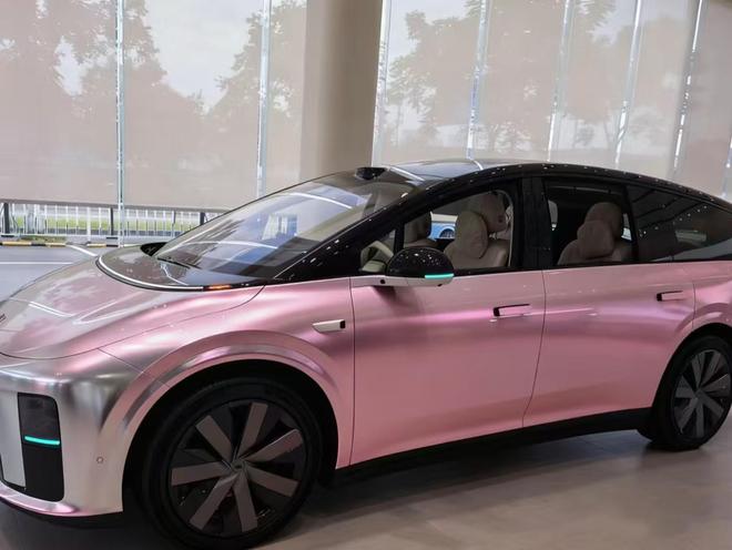 九游娱乐平台：个性表达TPU改色膜成为汽车美容新宠(图3)