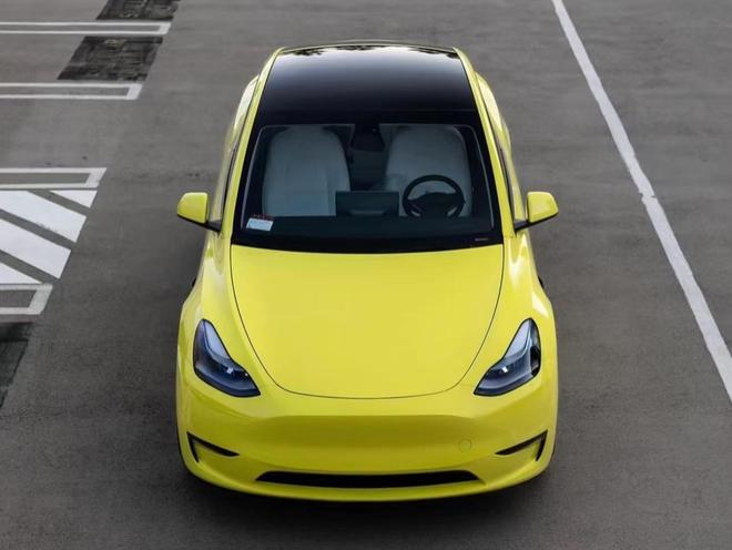 九游娱乐平台：个性表达TPU改色膜成为汽车美容新宠(图2)