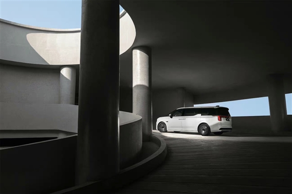 九游娱乐网站：极氪009上市定档：能跑1000公里的纯电MPV来了(图3)