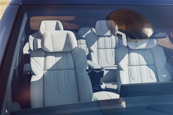 九游娱乐网站：极氪009上市定档：能跑1000公里的纯电MPV来了(图5)