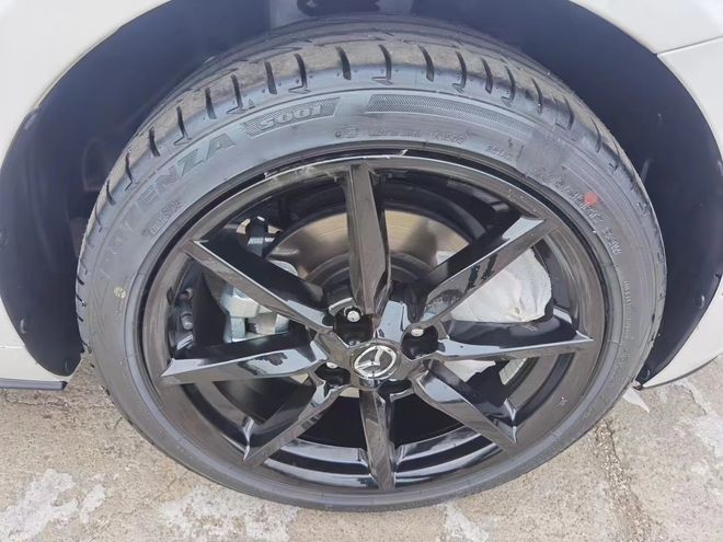 九游娱乐网站：25款马自达MX5手动自动全系现车最新价格促销26万起售(图2)