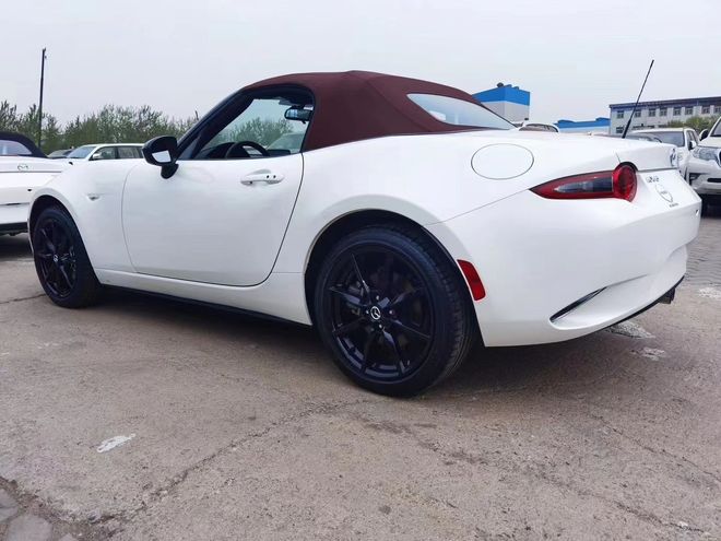 九游娱乐网站：25款马自达MX5手动自动全系现车最新价格促销26万起售(图6)