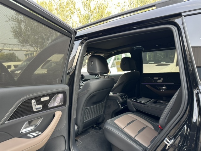 九游娱乐平台：2025款奔驰GLS63低调奢华高性能SUV现车报价配置简介(图7)