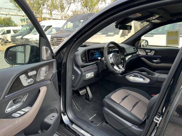 九游娱乐平台：2025款奔驰GLS63低调奢华高性能SUV现车报价配置简介(图6)