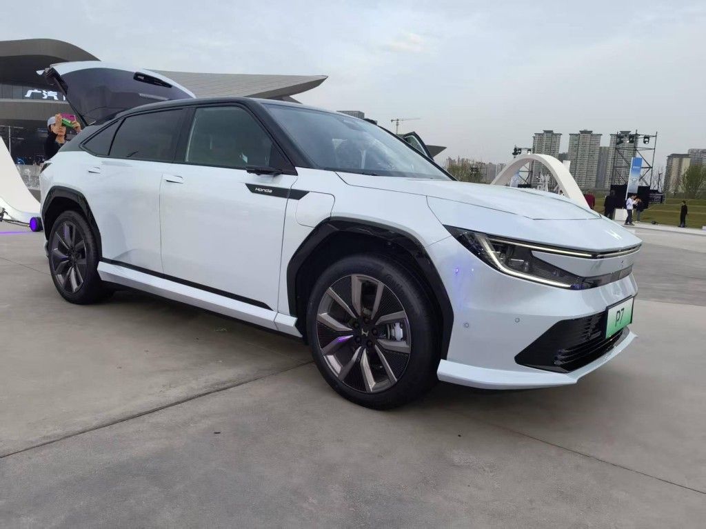 九游娱乐网站：那么豪华那么美！广汽本田P7劲爆价1999万元起(图6)