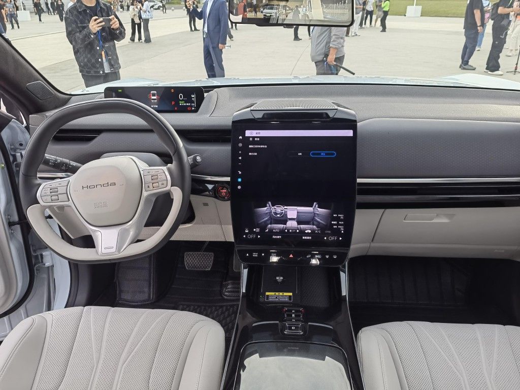 九游娱乐网站：那么豪华那么美！广汽本田P7劲爆价1999万元起(图8)