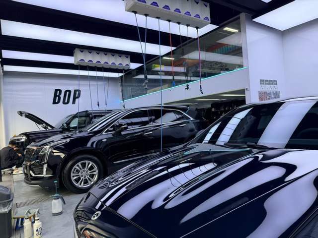 九游娱乐：郑州汽车贴膜门店都在做什么？从一家本地门店看汽车服务……(图2)