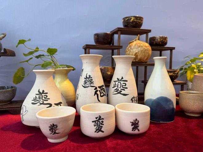 九游娱乐网站：“泥土”中开出“自信之花”特色课程助力特教生成长(图3)