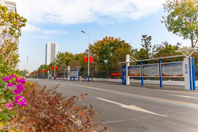 九游娱乐网站：性价比高的湖南万通汽车学校收费情况是怎样的？(图2)